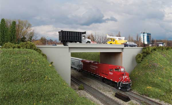 Walthers 933 - 4566 HO Scale Modern Concrete Highway Overpass Kit