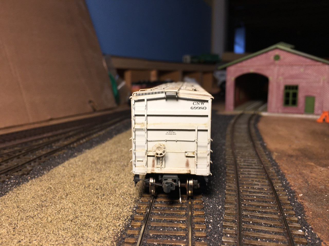Scaletrains HO Scale CW Custom Weathered GATC 4180cf Airslide Covered Hopper CNW #69980