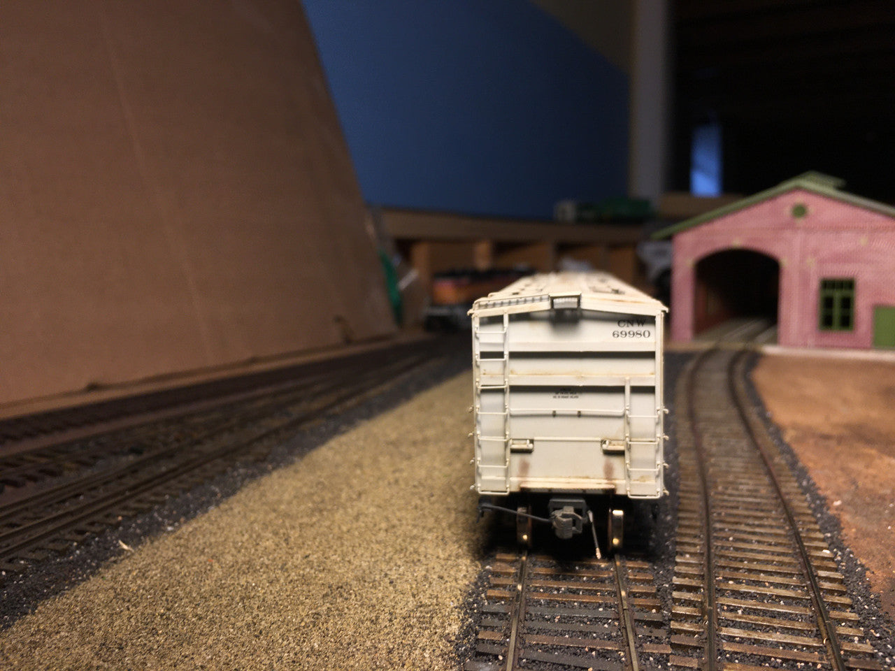 Scaletrains HO Scale CW Custom Weathered GATC 4180cf Airslide Covered Hopper CNW #69980