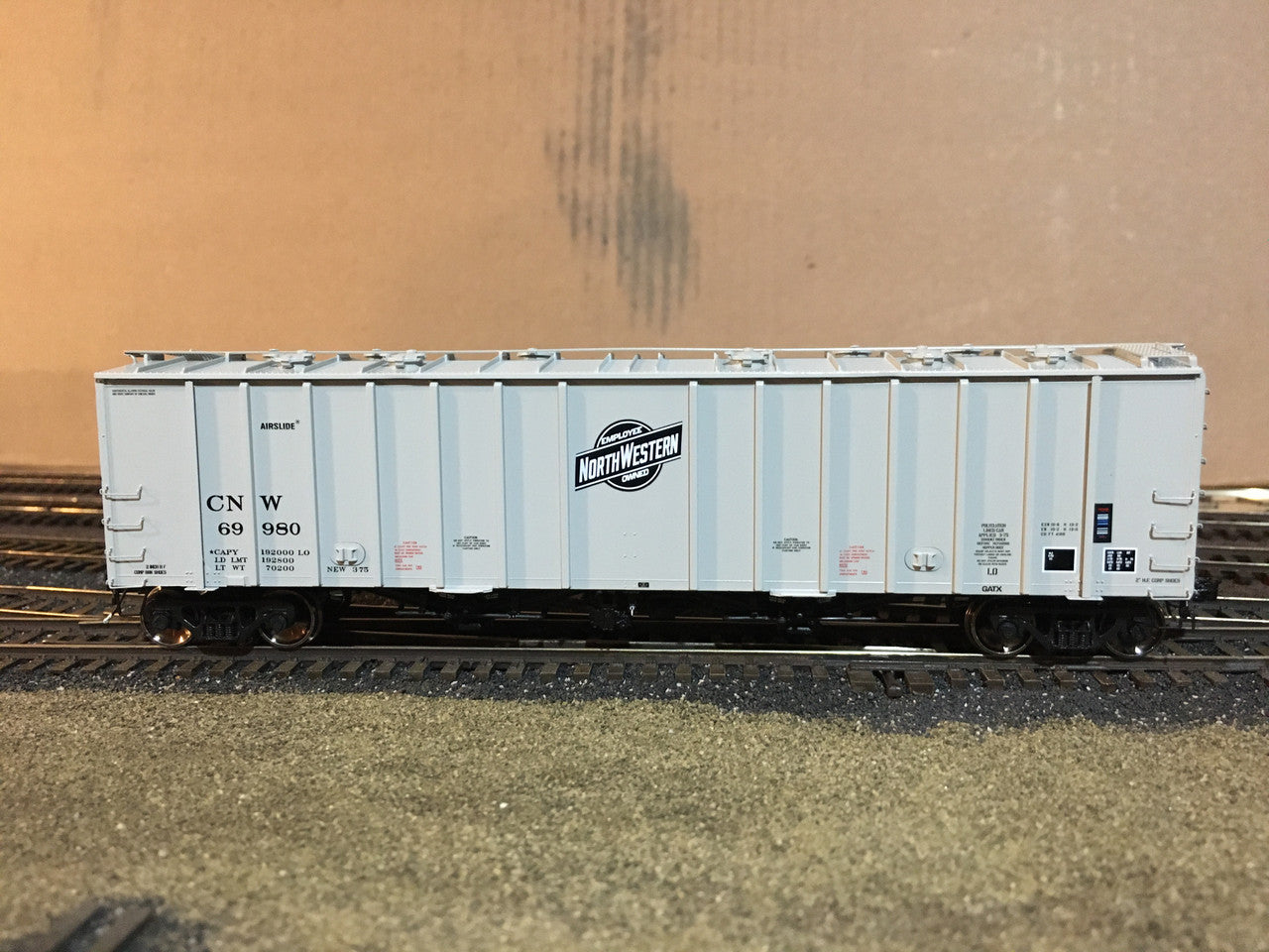 Scaletrains HO Scale CW Custom Weathered GATC 4180cf Airslide Covered Hopper CNW #69980